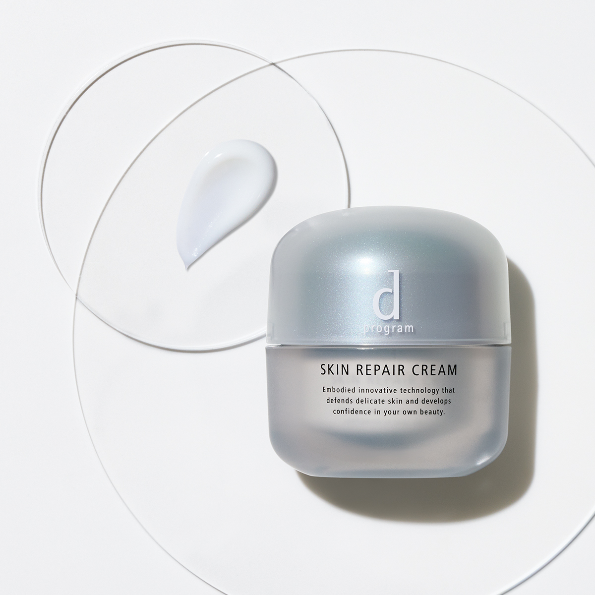 它採用獨家的「酵母益生元科技」搭配艾草萃取，能快速修復受損屏障，只需 3 天就能顯著退紅，並穩定膚況防止敏感再犯。