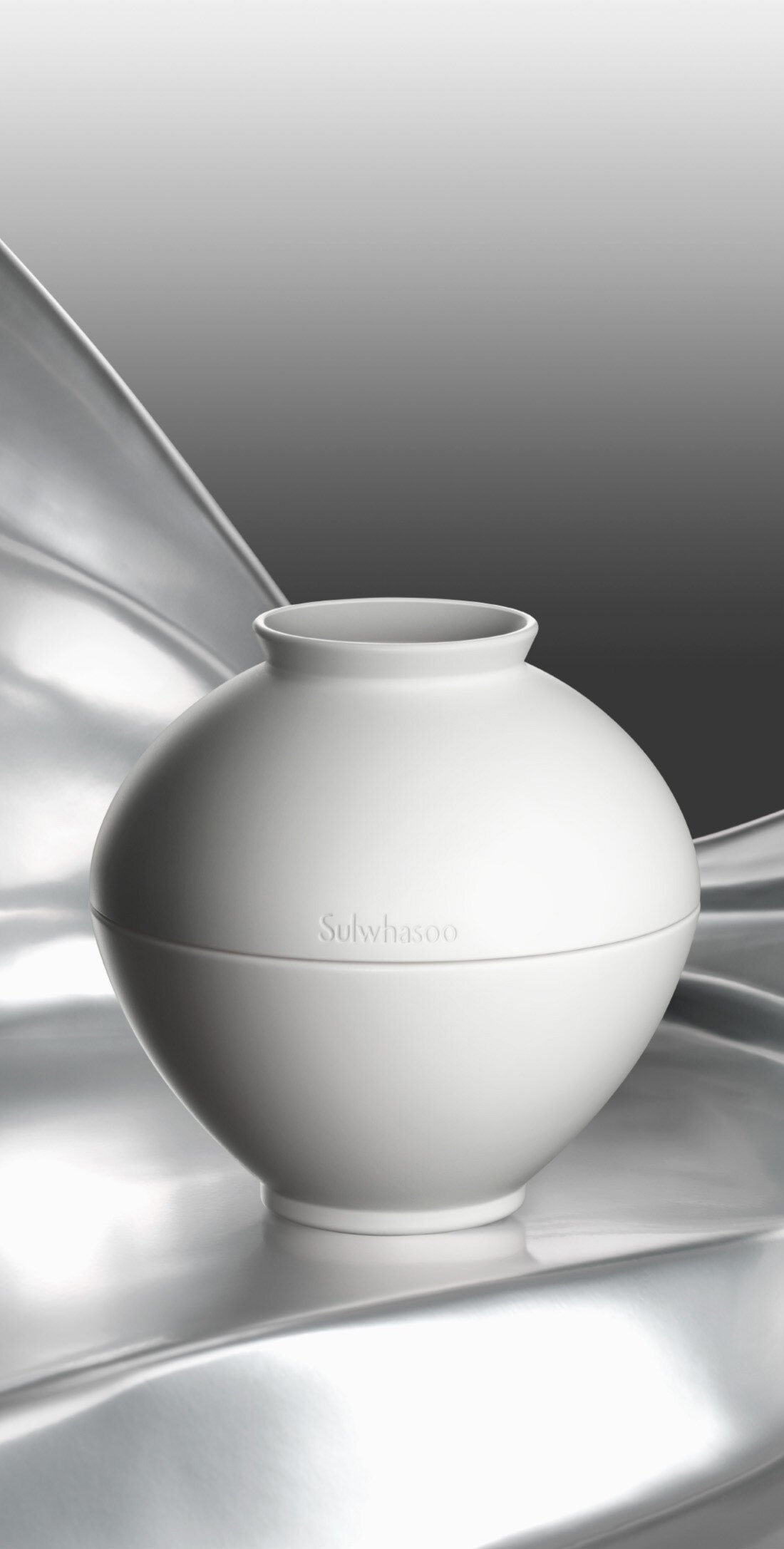 Sulwhasoo 雪花秀極致臻秀乳霜適合乾肌或追求奢華護膚者，能淡化細紋、緊緻肌膚並深層滋養。