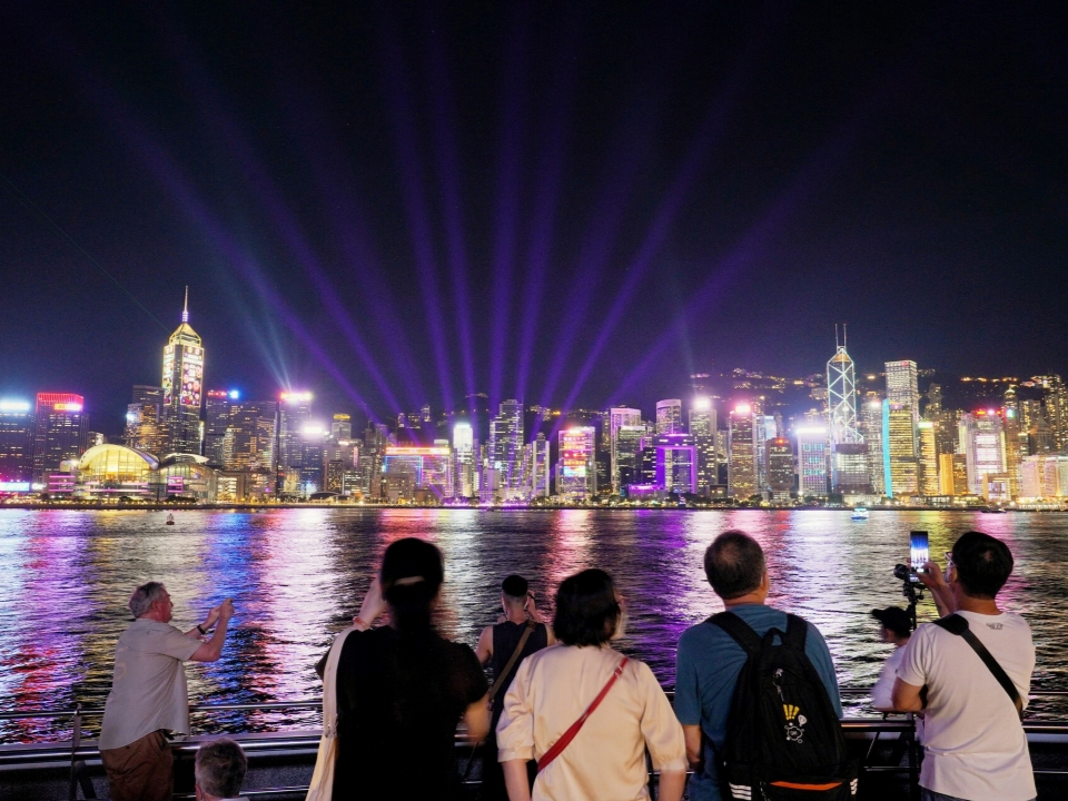 說到維港煙火的「一級戰區」，尖沙咀海濱花園絕對是大家心目中的經典首選！