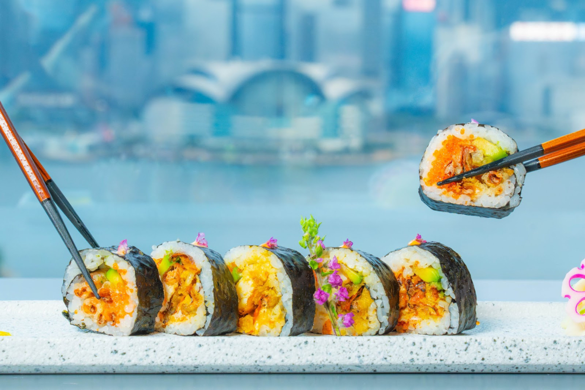 進駐尖沙咀 H Zentre 17 樓的 aqua，一直是飽覽維多利亞港美景的絕佳去處。