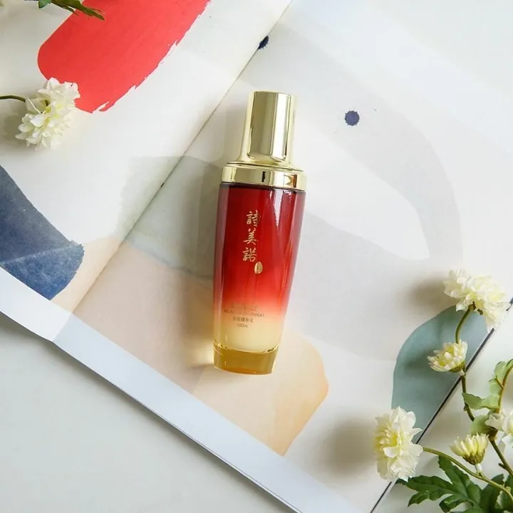 詩美諾全能精華乳結合東方草本，輕盈快吸收，一瓶即可保濕、修護與抗老，高效簡化護膚程序。