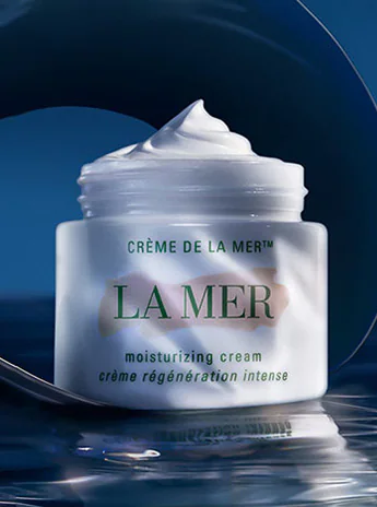 LA MER 海洋拉娜經典乳霜適合乾肌或冬季護膚者，能深層保濕修護、改善細紋，使肌膚柔潤澎彈。