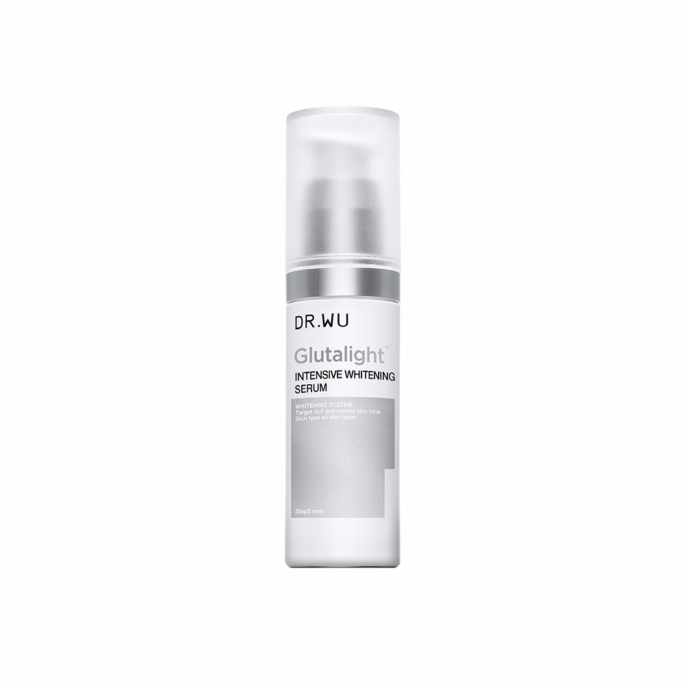 DR.WU 潤透光美白精華液以穀胱甘肽與穩定型維他命C淡斑提亮，搭配透明質酸與乳油木果深層保濕，質地清爽溫和，適合乾肌與敏弱肌。