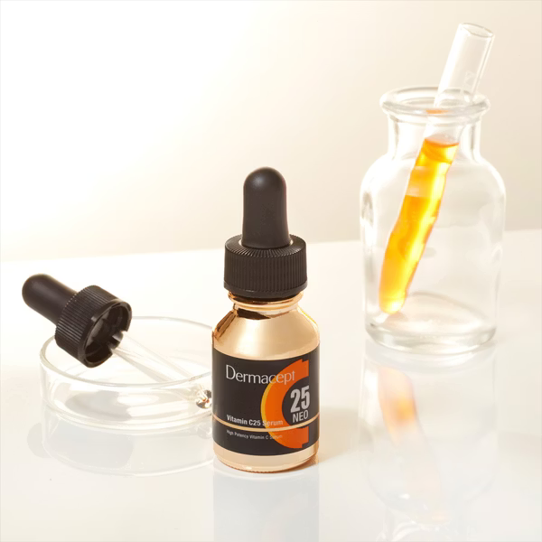 Dermacept C25 高濃度維他命C精華能淡斑提亮、抗氧化舒緩，並緊緻毛孔撫平細紋，全方位提升膚質。
