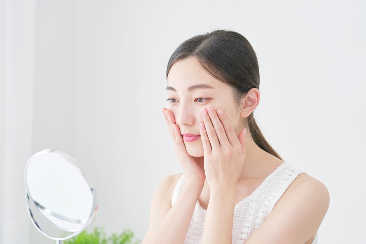 All in one 保養品將化妝水、精華、乳液甚至面霜合而為一，洗臉後一步完成多重護膚，省時又方便，特別適合忙碌的都市女性。