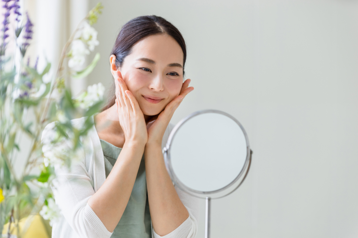 利用按摩促進吸收，並針對乾燥部位局部疊加，能讓All in one護膚效果加倍。