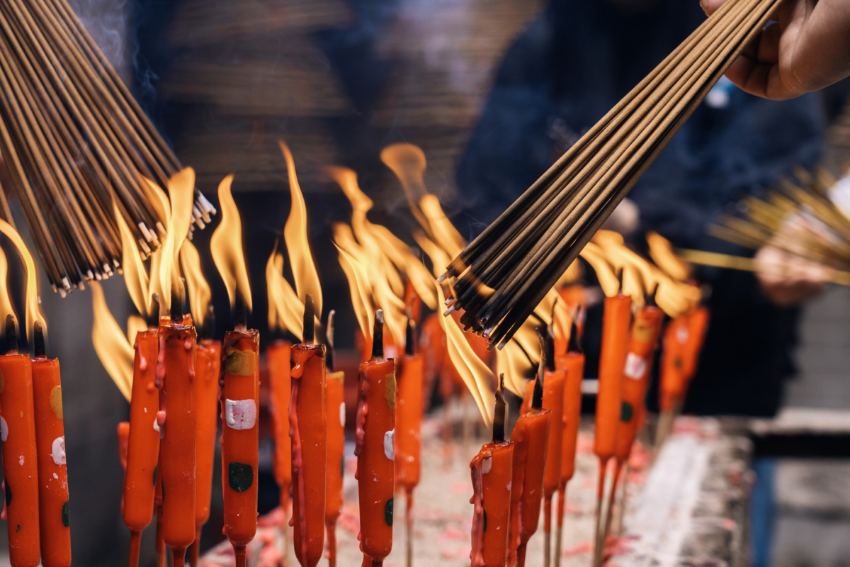 太歲是掌管流年運勢的守護神，若生肖與當年太歲不合便屬「犯太歲」，象徵該年運勢較多波動，因此不少人會透過拜太歲和還神祈求平安順利。