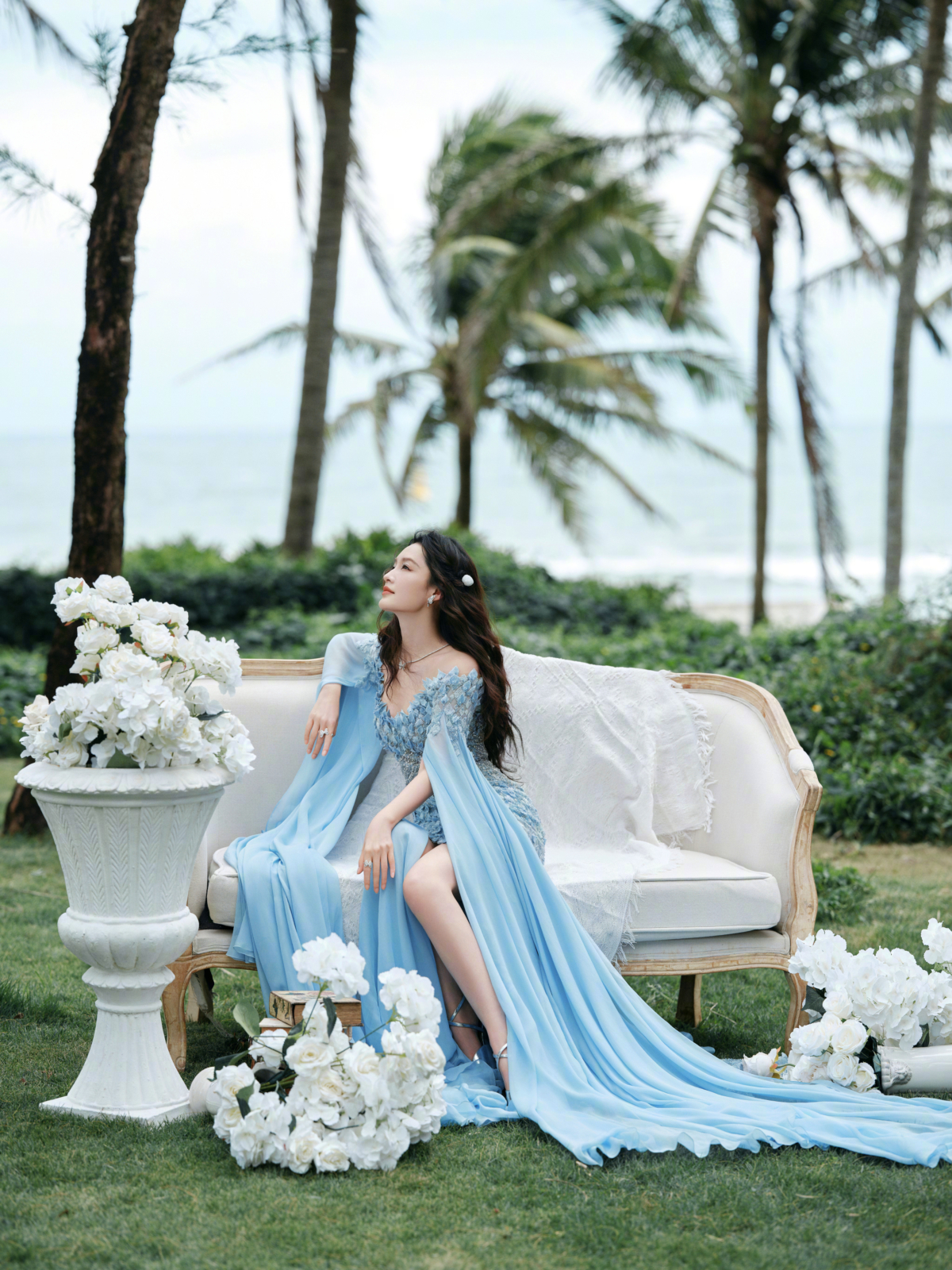 李沁身材特別耐看，不只因為纖細，也因為她很懂得用簡單、合身的穿搭把比例和線條感自然放大。