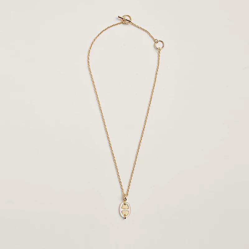 如果你正想入手第一件Hermès單品，這款 Mini Maillon吊墜項鍊絕對是高CP值的夢幻首選！