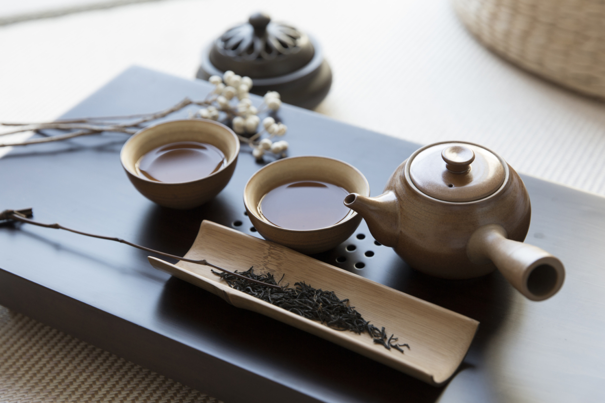 別以為煎茶只是一杯普通的綠茶，它可是日本女孩維持透亮肌與輕盈體態的「隱藏版美顏神水」！