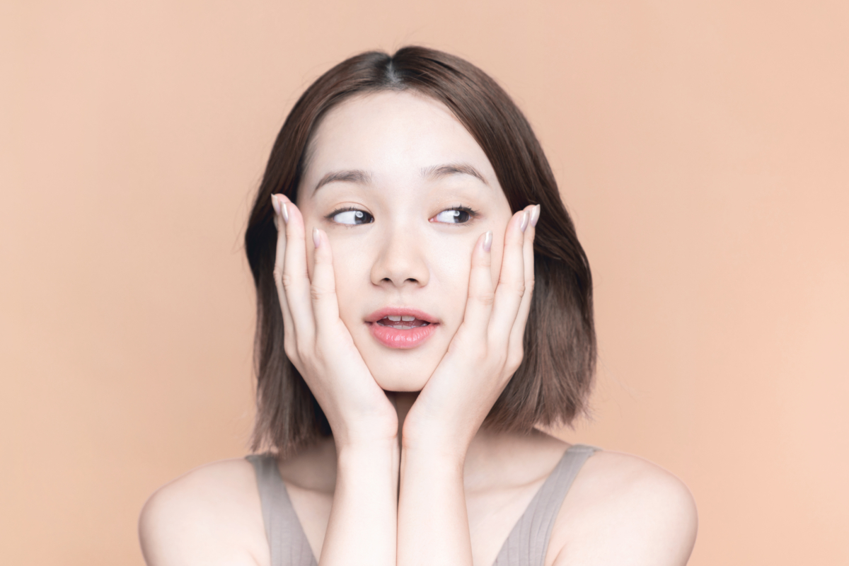 咬肌型臉大可從減少吃太硬太耐嚼的食物、避免單邊咀嚼，並配合熱敷與改善磨牙習慣開始。