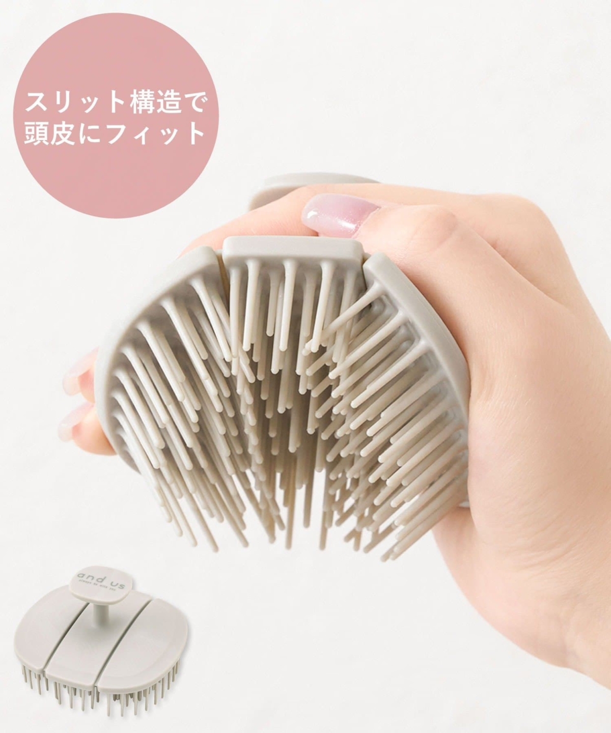 這款按摩梳有長短交錯的特殊刷毛，梳頭時能完美貼合頭皮曲線，幫你邊梳邊按摩，輕輕鬆鬆就帶動了頭皮的血液循環。