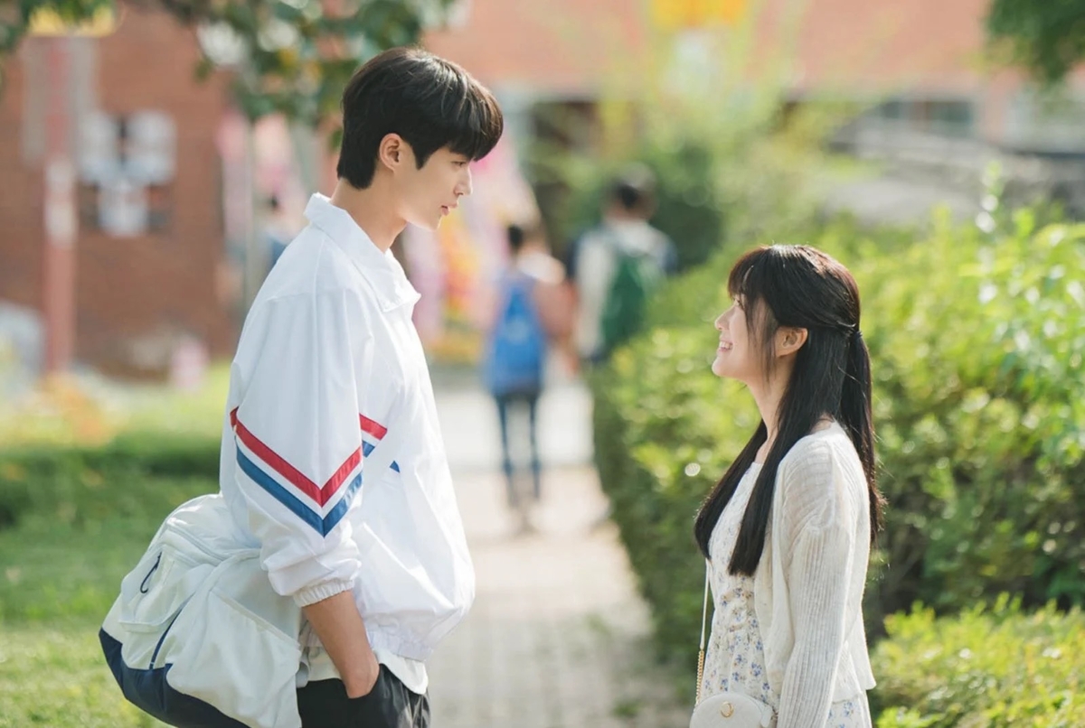 對於性格害羞或是不擅長過度張揚的情侶來說，歌詞往往是表達情意的最佳載體，既隱晦又充滿詩意。