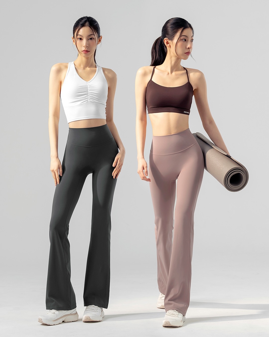 XEXYMIX的高腰剪裁經過精密調整，能有效收納腰腹線條並拉長腿部比例。