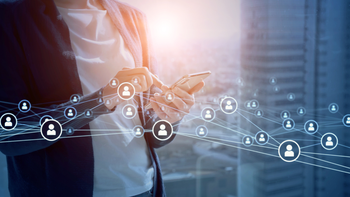 許多用戶因低廉價格在購物等平台購買粉絲，以為能快速撐起帳號規模，但這些虛假流量對帳號自然增長毫無幫助，反而會扼殺長期的觸及潛力。