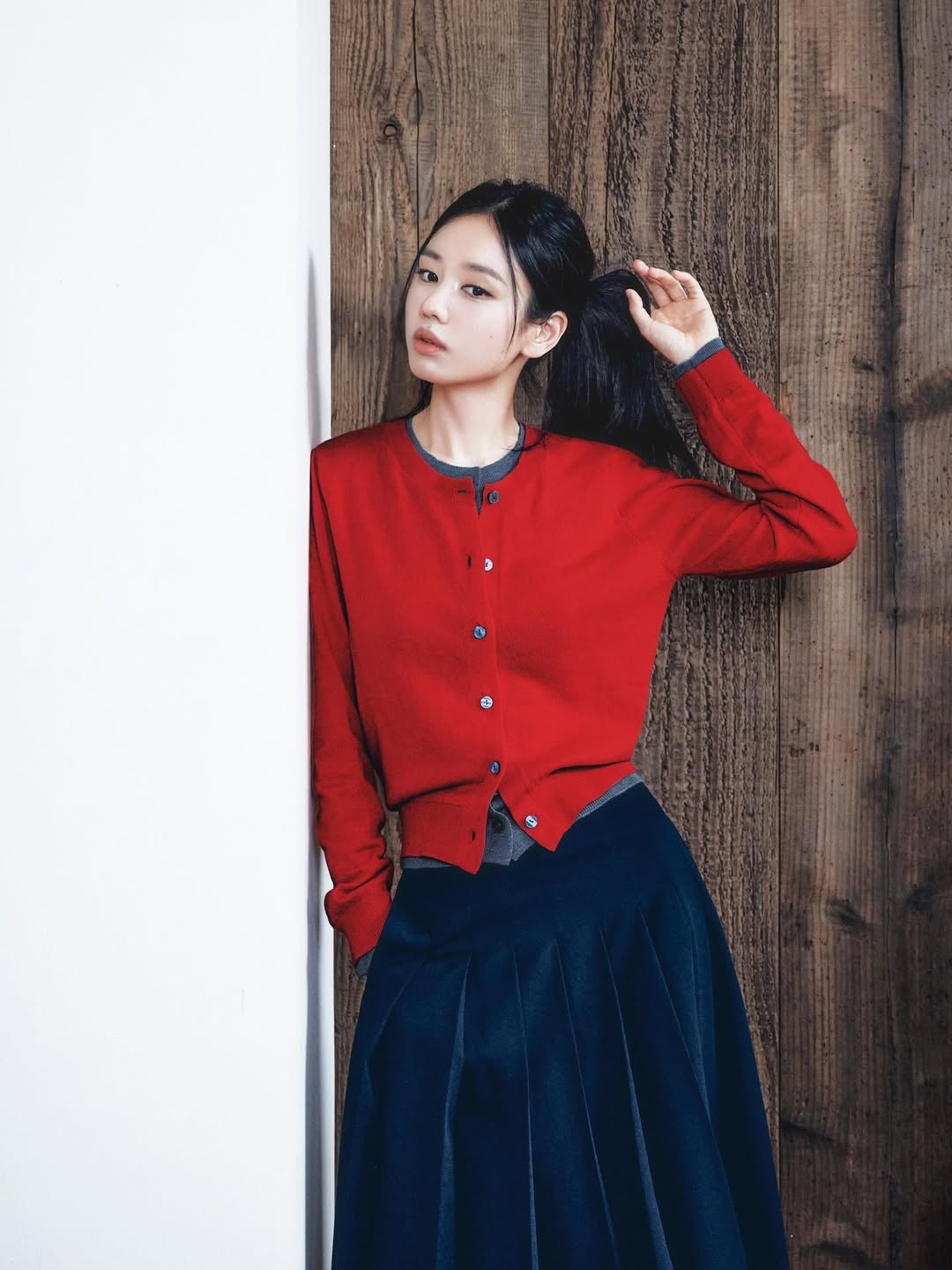 安恩真的演藝生涯始於韓國藝術綜合大學，與金高銀、李相二、朴素丹等同期同學一起修讀課程，為日後的表演實力打好基礎。