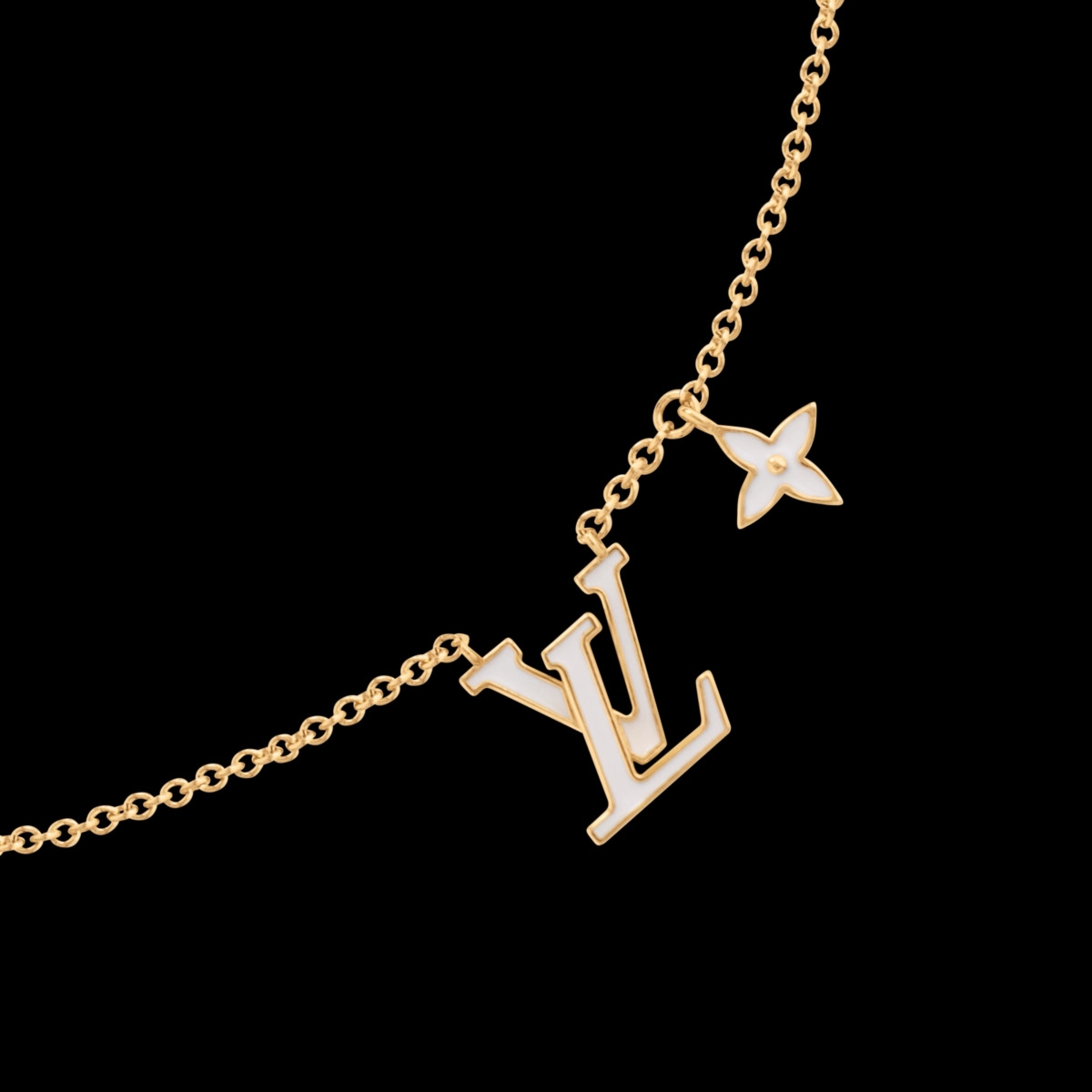 想犒賞自己的小資女看過來！這款LV Iconic Enamel項鍊絕對是今年必入手的夢幻飾品。