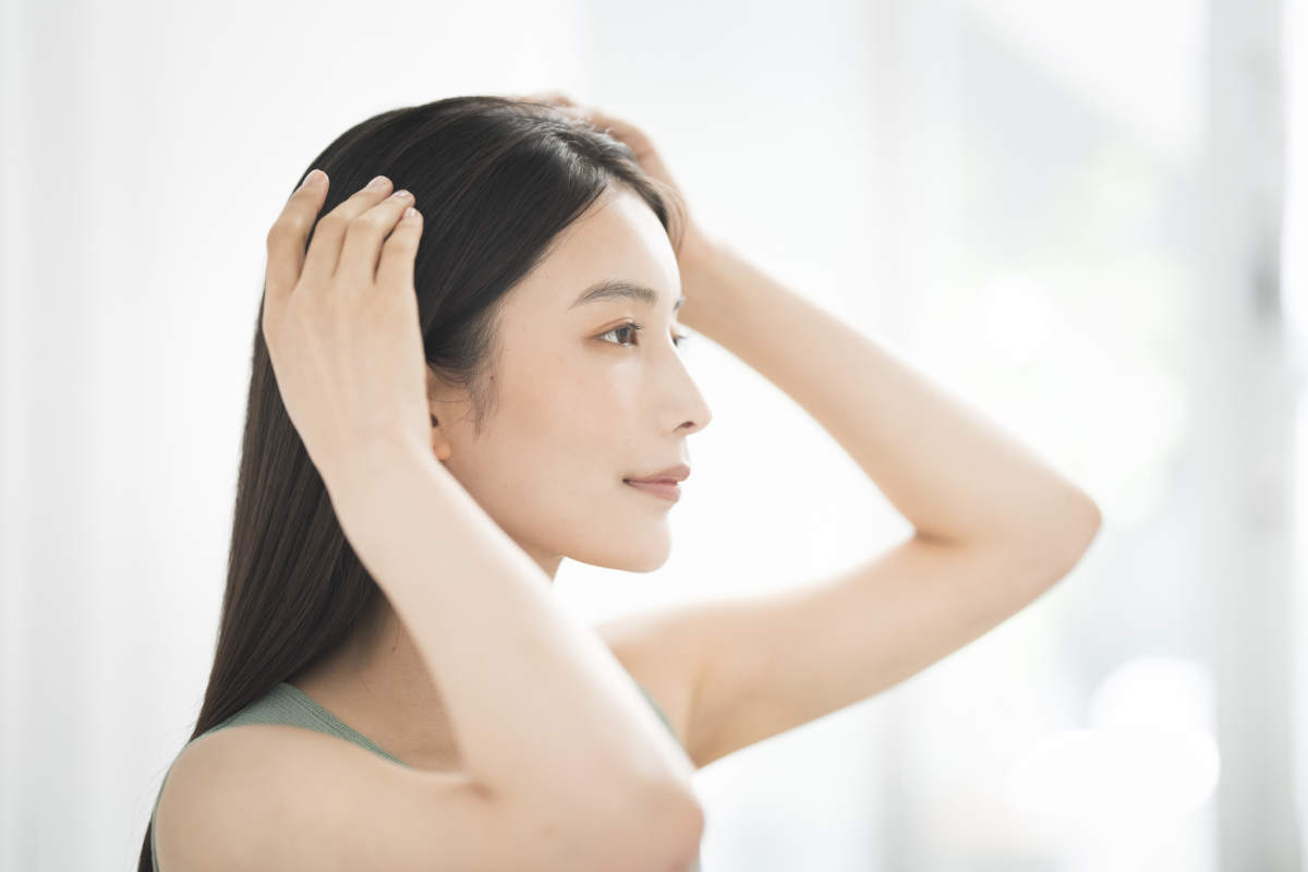 想讓頭髮健康留長，可從每天輕做頭皮按摩開始，再配合均衡飲食、正常作息和減少高溫傷害。