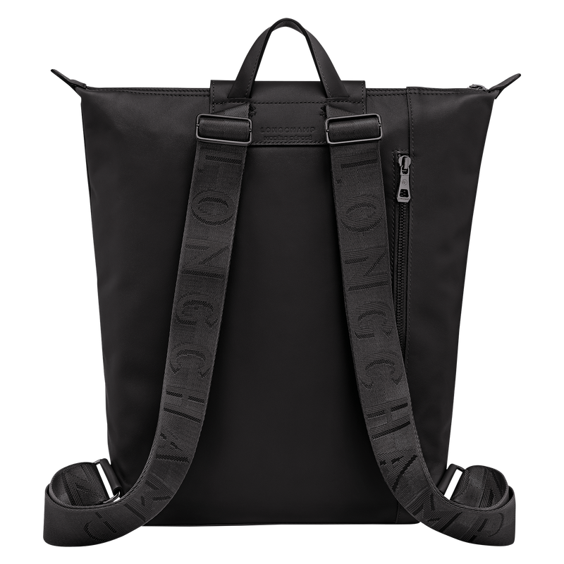 Le Pliage Xtra 特別適合上班族，或喜歡簡潔有質感、不想背囊看起來太休閒的人。