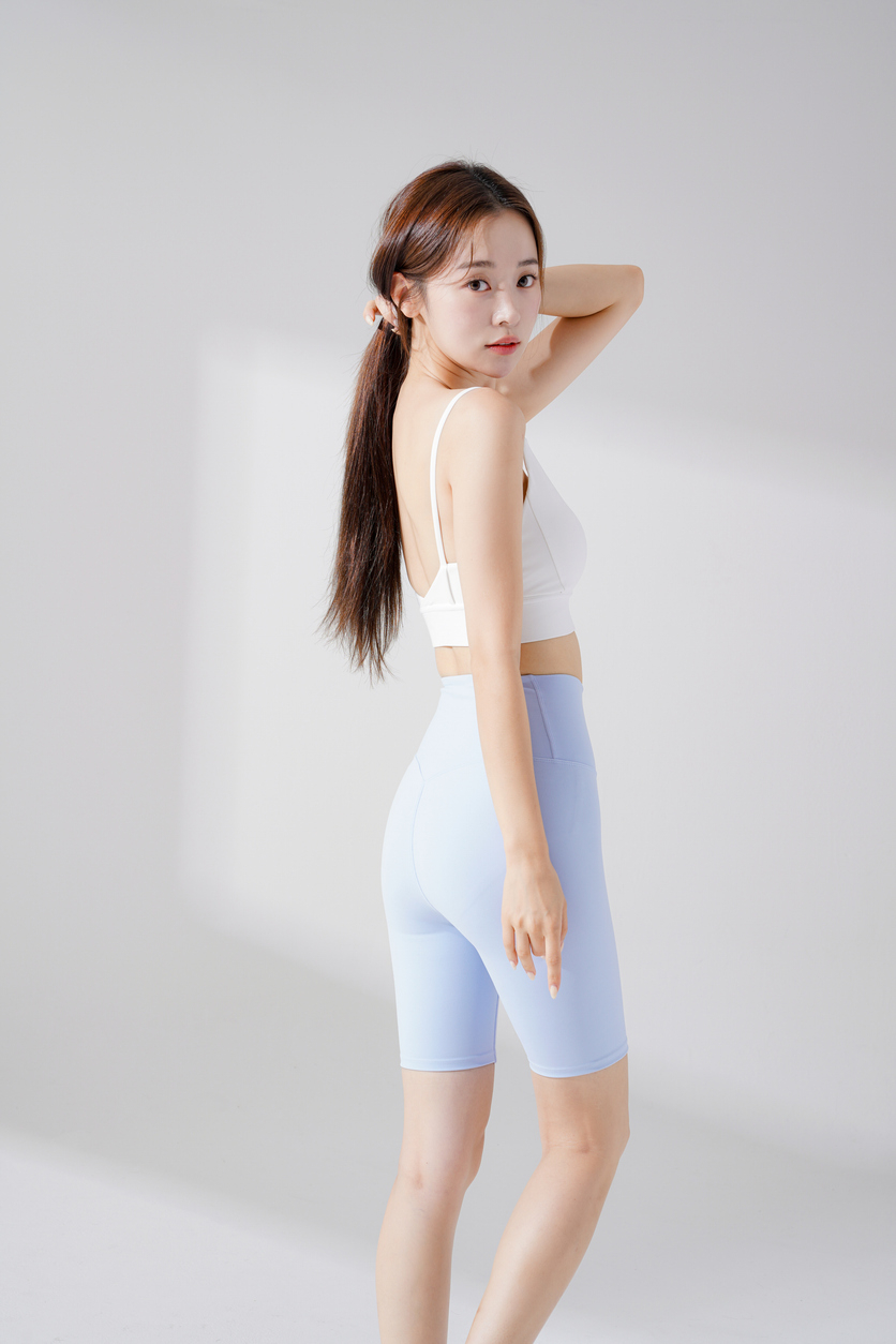 10秒輕呼吸深蹲爆紅的原因，在於它動作簡單、安靜省時、容易融入日常，又符合慢運動與輕鬆養線條的需求，因此特別容易讓人開始並持續做下去。