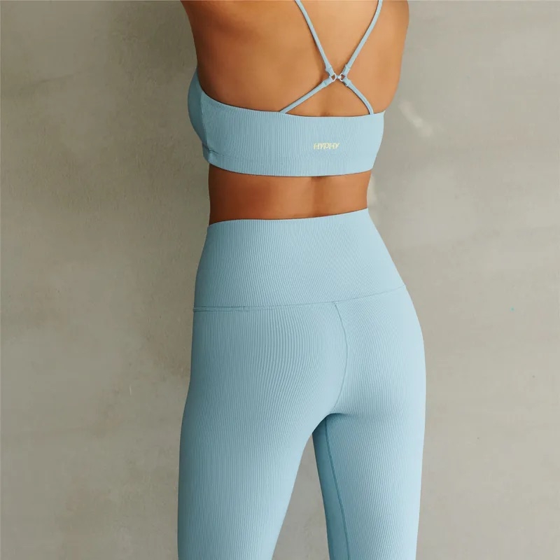 HYPHY的其瑜伽褲以明星商品「提提褲」最為知名，主打名模級的修身機能，透過特殊的剪裁設計達到視覺顯瘦、拉提臀部微笑線的效果。