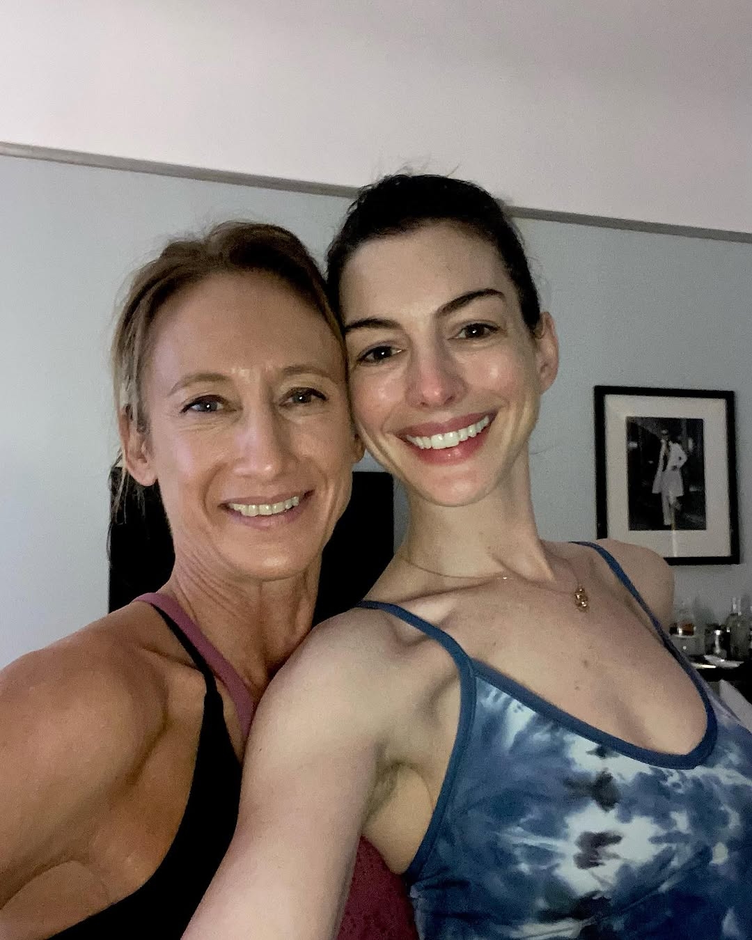 安海瑟薇同款平板支撐之所以爆紅，重點在於這組 3 分鐘核心訓練是由她的教練 Monique Eastwood 分享。