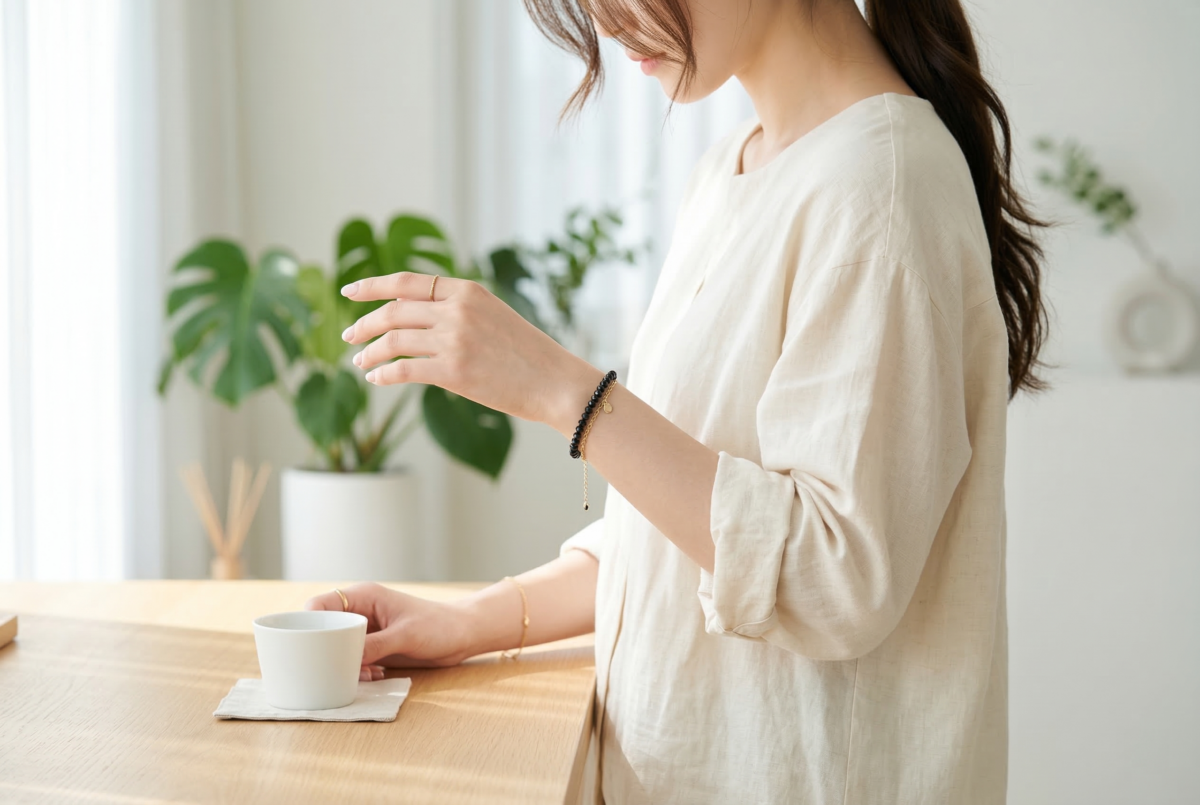 黑尖晶石雖然耐戴，但為免影響光澤與配件狀態，洗澡、睡覺、做家務和運動時一般都不建議佩戴。