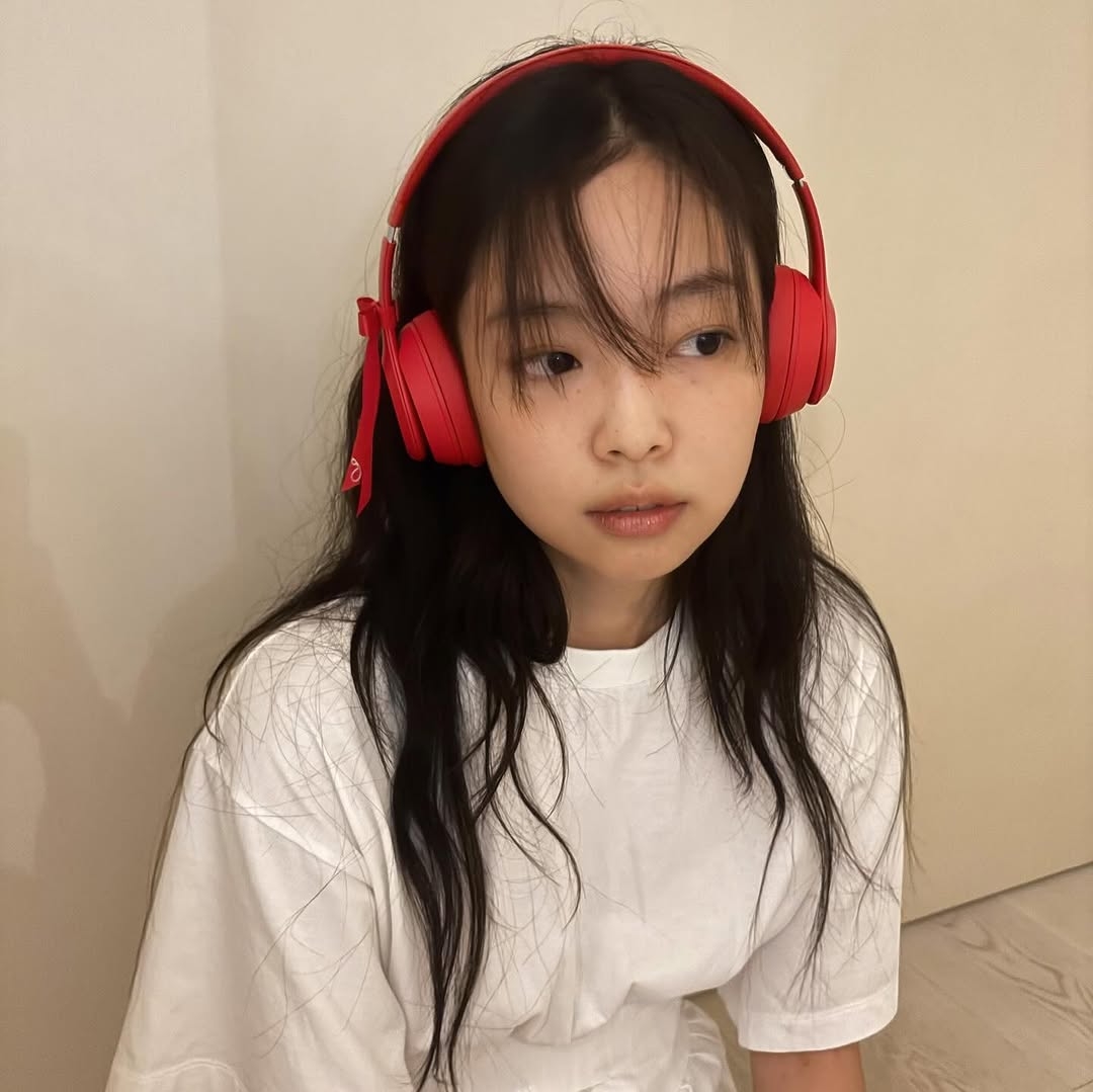 瀏海特別容易油，通常不只和頭皮有關，也可能是額頭出油、護膚太厚、常摸頭髮或產品不適合所造成。