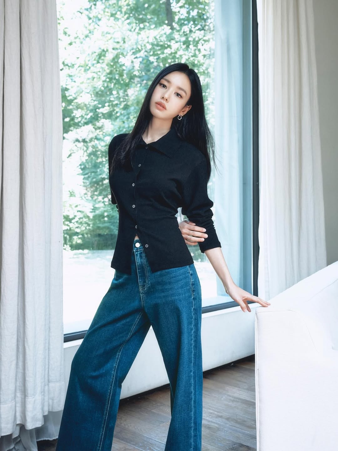 安恩真參演了多部電視劇，展現了從動作喜劇到深度情感劇的廣闊戲路，讓觀眾持續期待她多變的角色塑造。