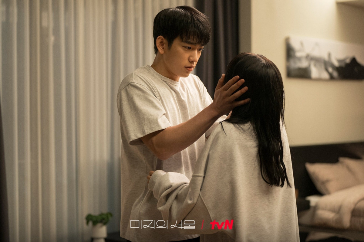 男生和女生在曖昧時的表達方式可能不同，但比起性別差異，更重要的是看對方是否持續對你特別、主動靠近，並讓你感受到超過朋友的情感流動。