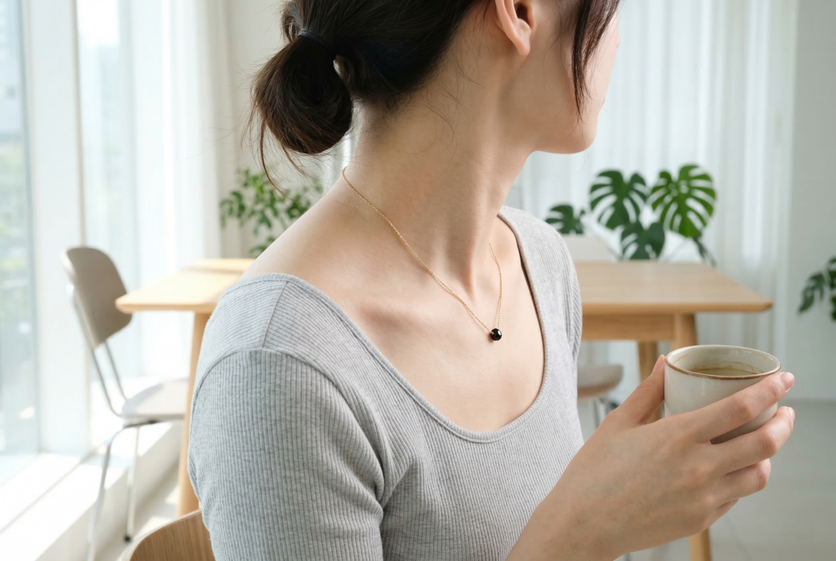 黑尖晶石特別適合容易受外界影響、壓力較大，又喜歡低調成熟、簡約百搭與帶有保護感飾物的人。