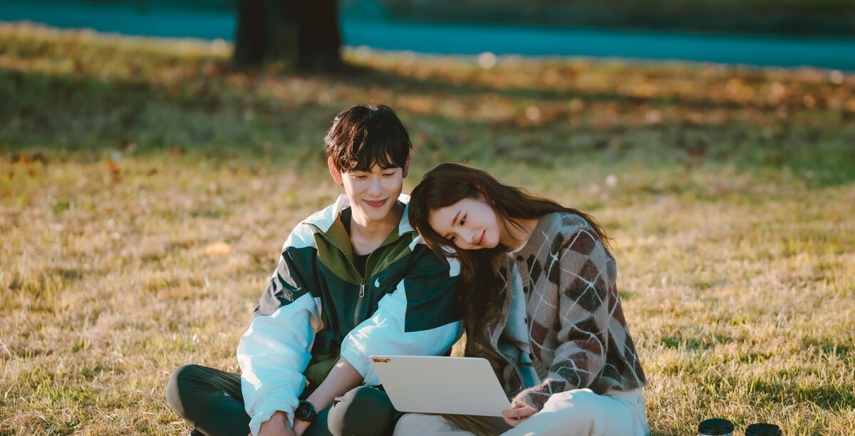 愛情的魅力在於瑣碎生活中的小趣味，透過帶點幽默感的語錄，能讓兩人的互動更加輕鬆自在，讓另一半在疲憊時會心一笑。