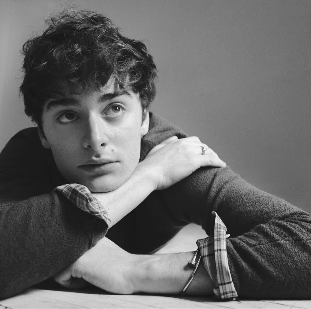 諾亞·施納普（Noah Schnapp）於2004年10月3日出生於美國紐約市，因主演了《怪奇物語》而被更多人熟知。