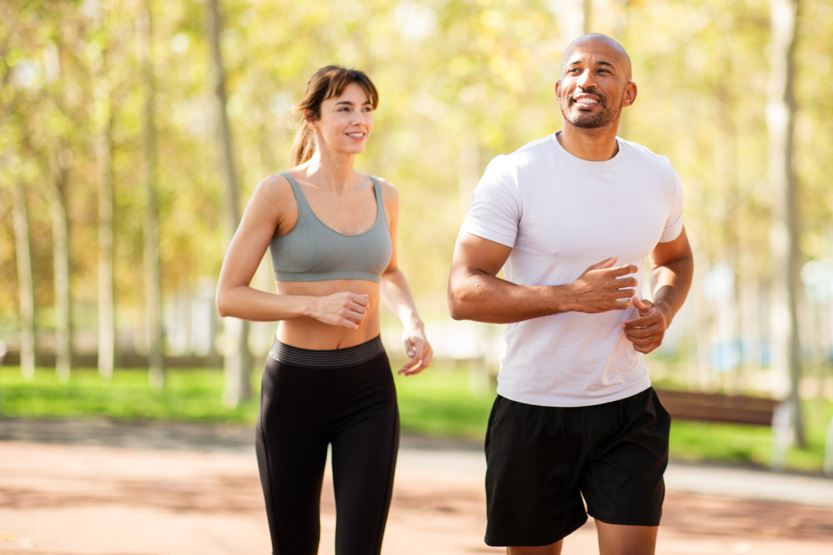 這項運動的核心科學原理在於低強度與節奏感，強調能在自然呼吸的狀態下進行。過程中還能邊運動邊與人互動聊天，在輕鬆的氛圍下減輕壓力和焦慮，對改善身心健康十分有效。