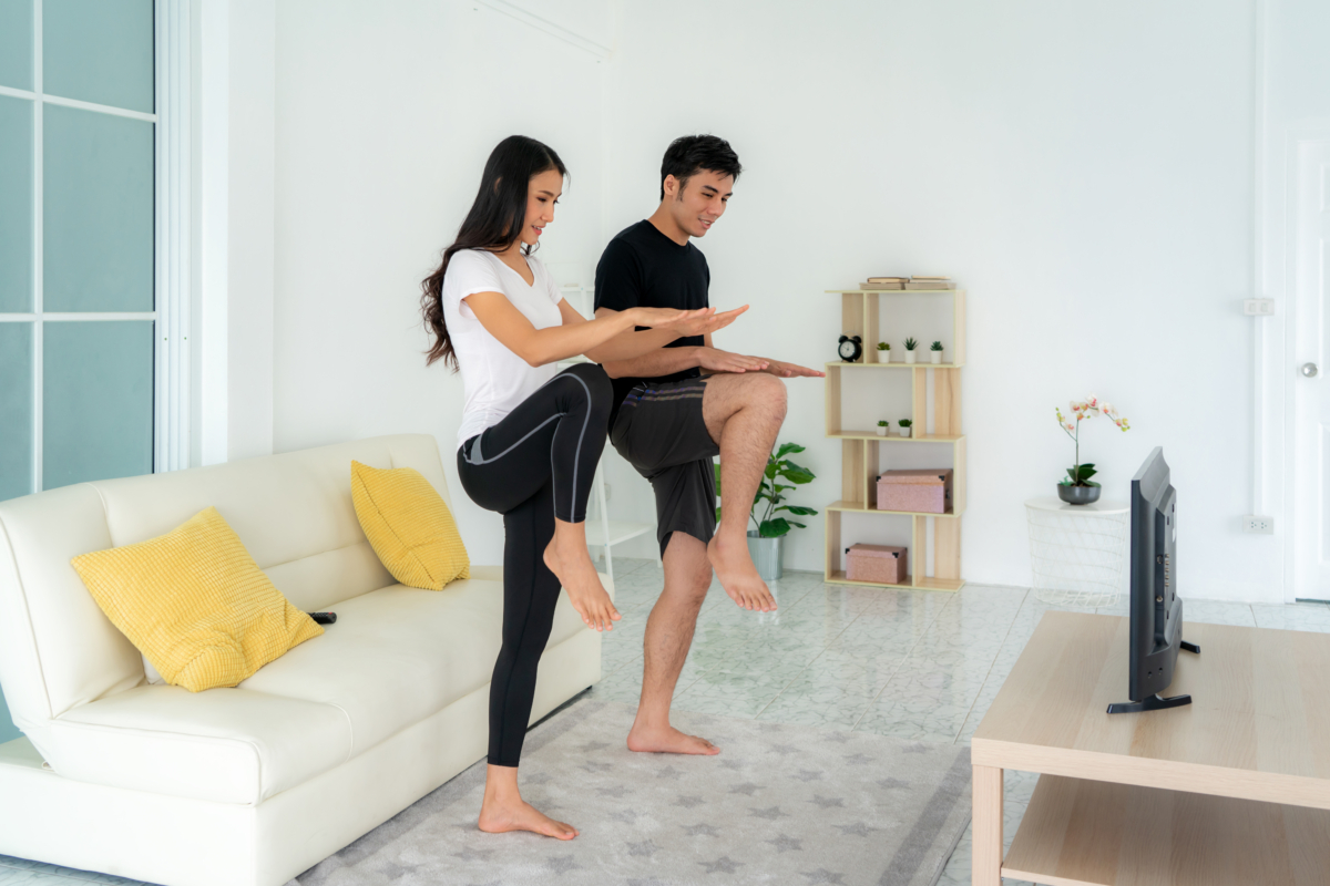 10分鐘HIIT受歡迎，主要因為省時、免器材、在家也能做，對忙碌又想提升流汗感與身體線條的人來說更容易開始和堅持。