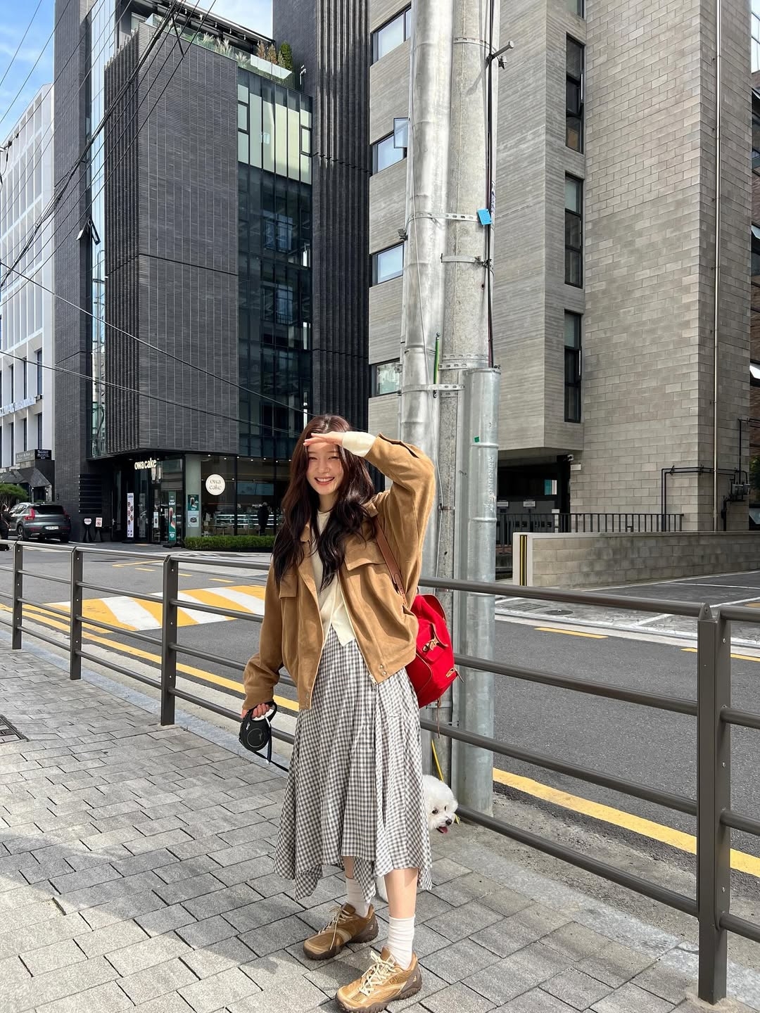 建議射手座在日常生活中多嘗試大地色系，如深卡其、暖棕或淺米色，這些色彩能帶來穩定與踏實感，讓你即便在忙碌的工作環境中，也能感受到腳踏實地的力量。