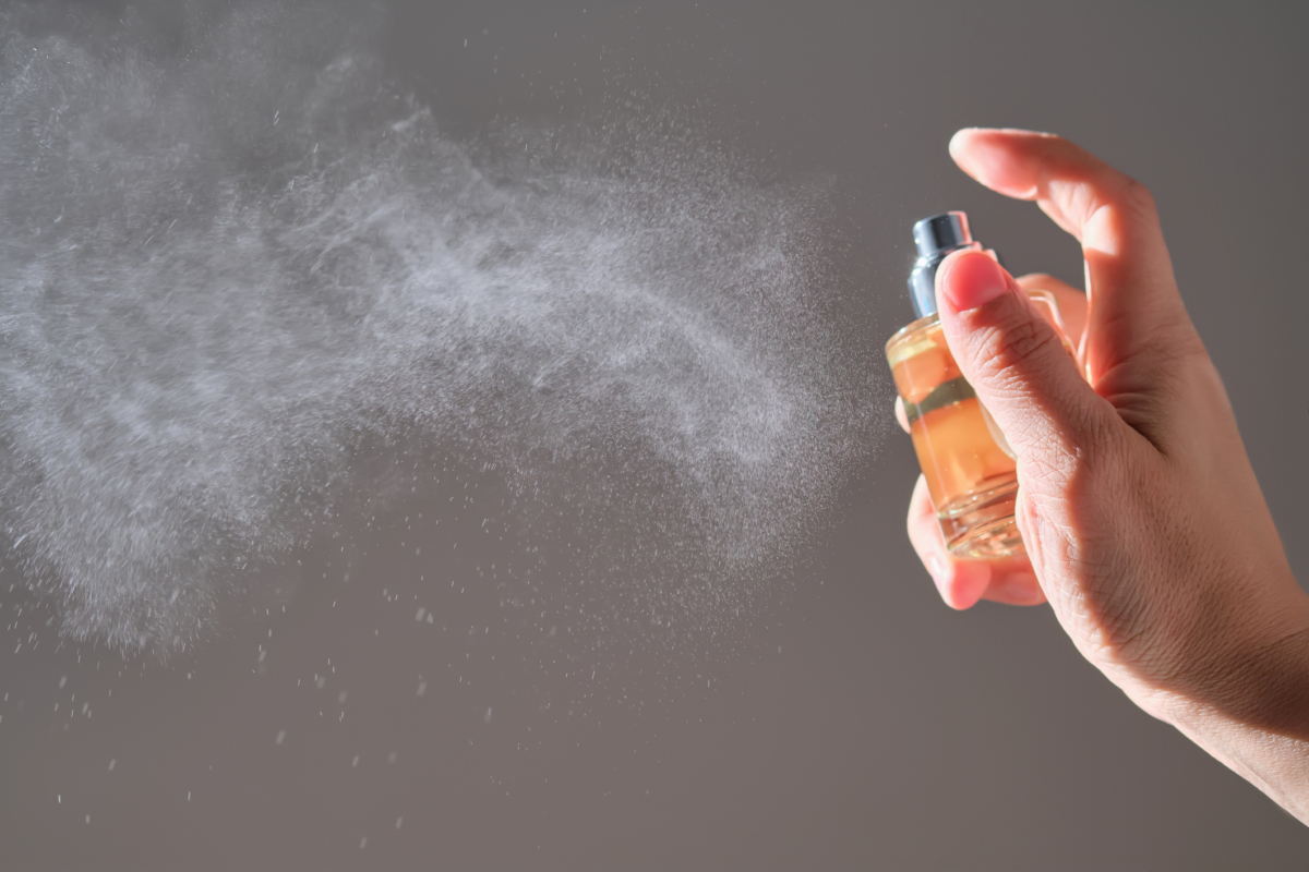 想入門廣藿香不易踩雷，建議先選較清爽的花香木質調或柑橘木質調，並記得聞過尾韻再決定。