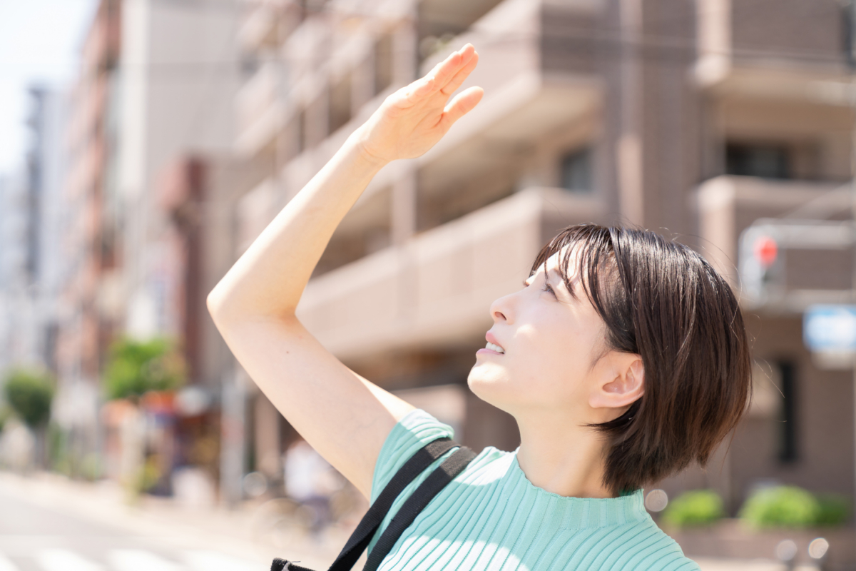 在曬太陽後，脫皮是肌膚嚴重受傷的訊號。