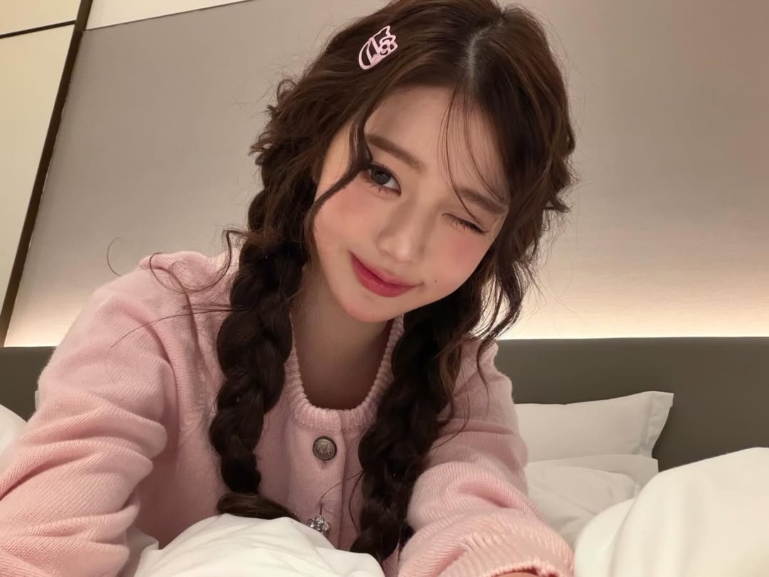 臥蠶，又稱笑眼肌，是眼下肌肉在微笑時形成的隆起。