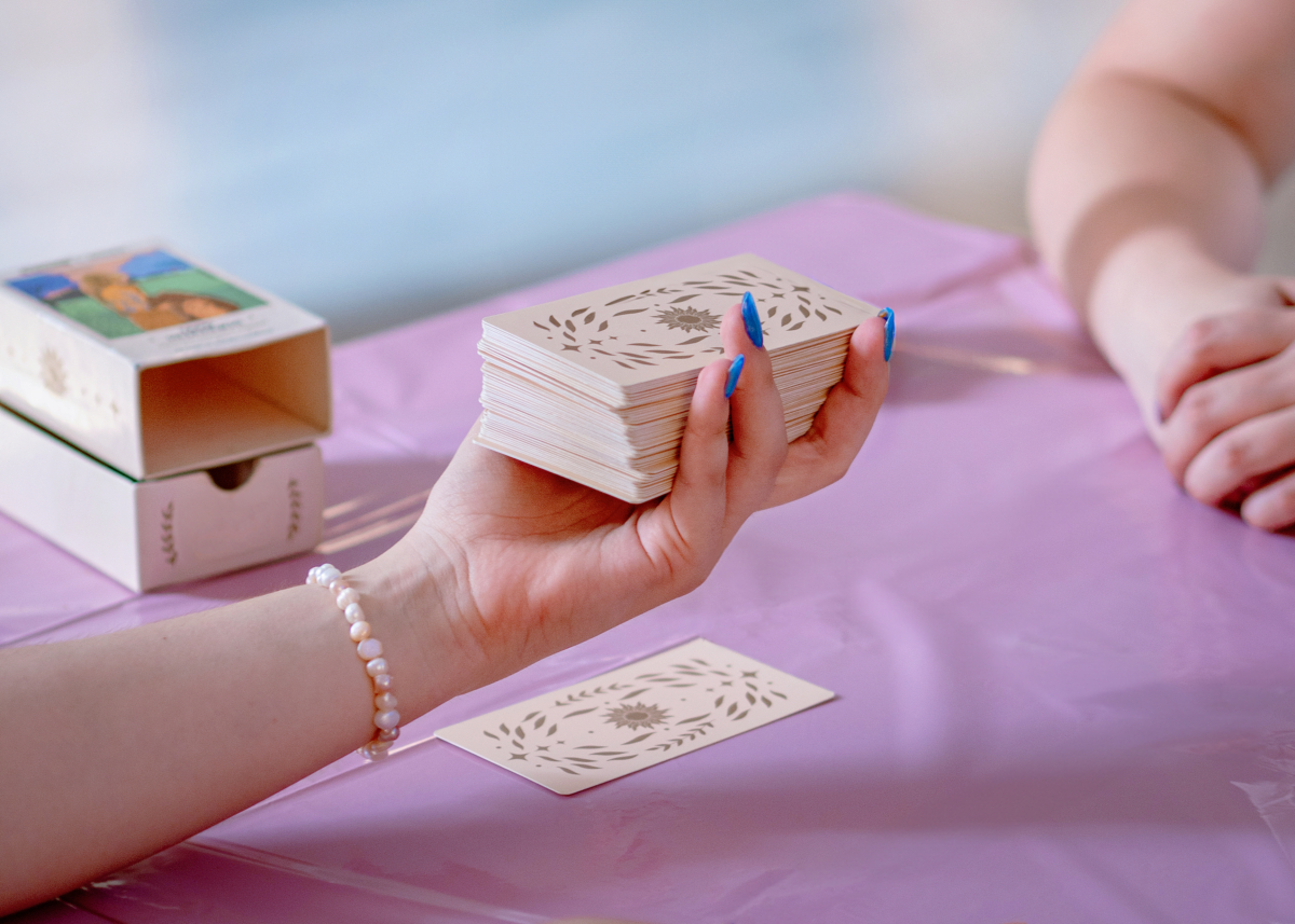 塔羅牌裡像死神、高塔、十劍這些看似可怕的牌，不一定代表壞事，更多時候是在提醒你某段狀態需要結束、重整或誠實面對。