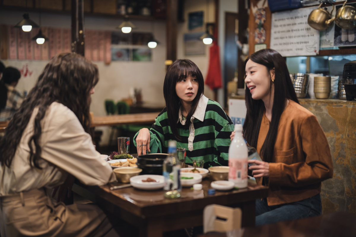 燒啤是韓國很有代表性的飲法，把燒酒和啤酒混合後入口較順，也常出現在聚餐、飯局和下班聚會這類重視氣氛與互動的飲酒場合。