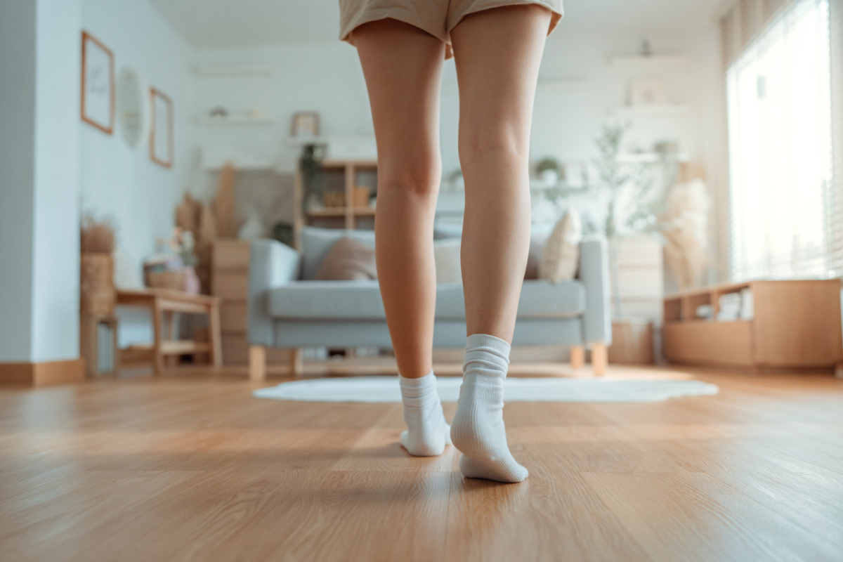 想讓腿變直，不只要做運動，更要先改掉膝蓋超伸、翹腳、站坐走姿不正確等習慣，腿型才比較容易真正改善。