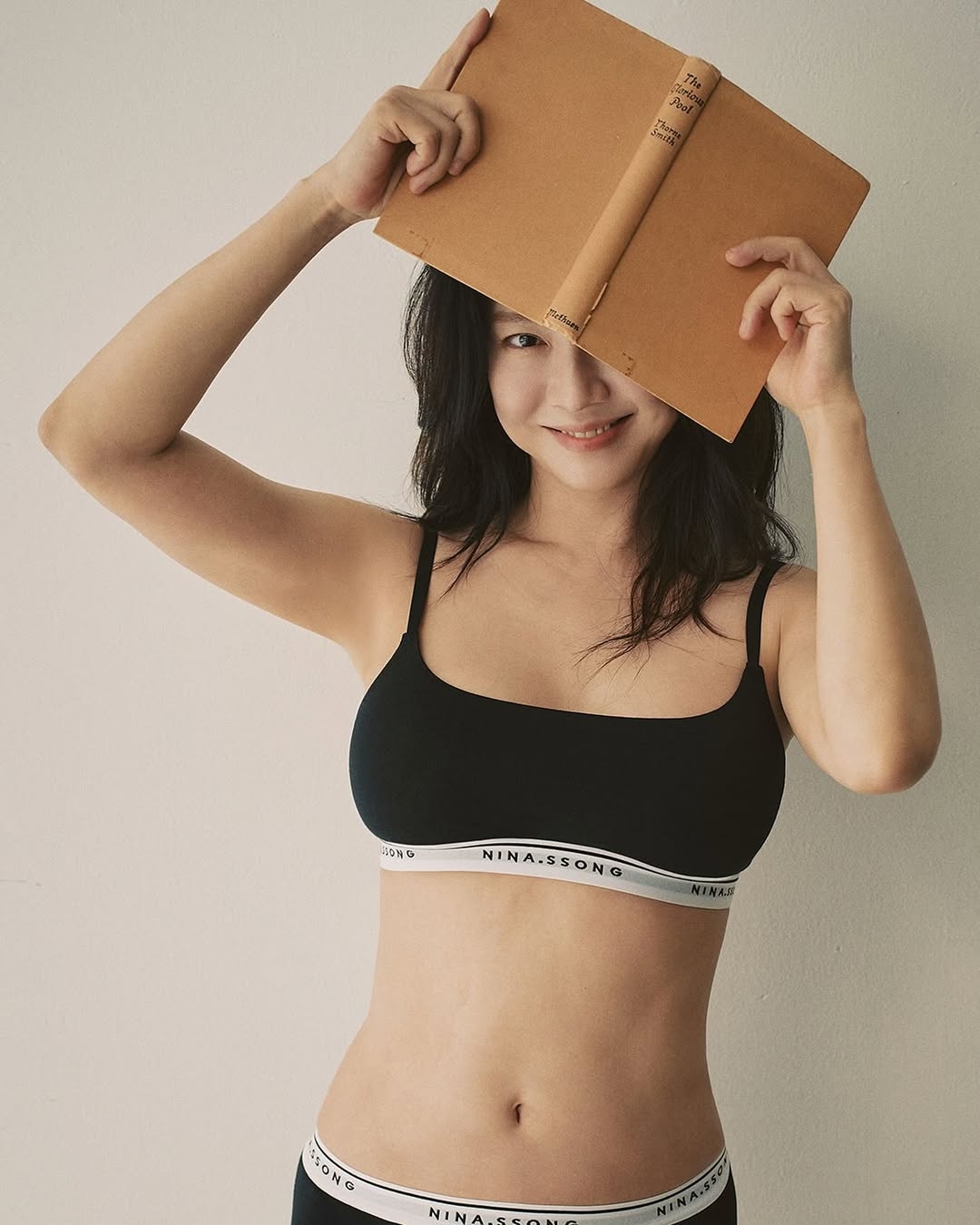 宋智孝於2024年12月創立個人內衣品牌NINA SSONG。作為品牌創辦人，她參與營運，更親自擔任品牌模特兒，展現出零贅肉的逆天好身材。