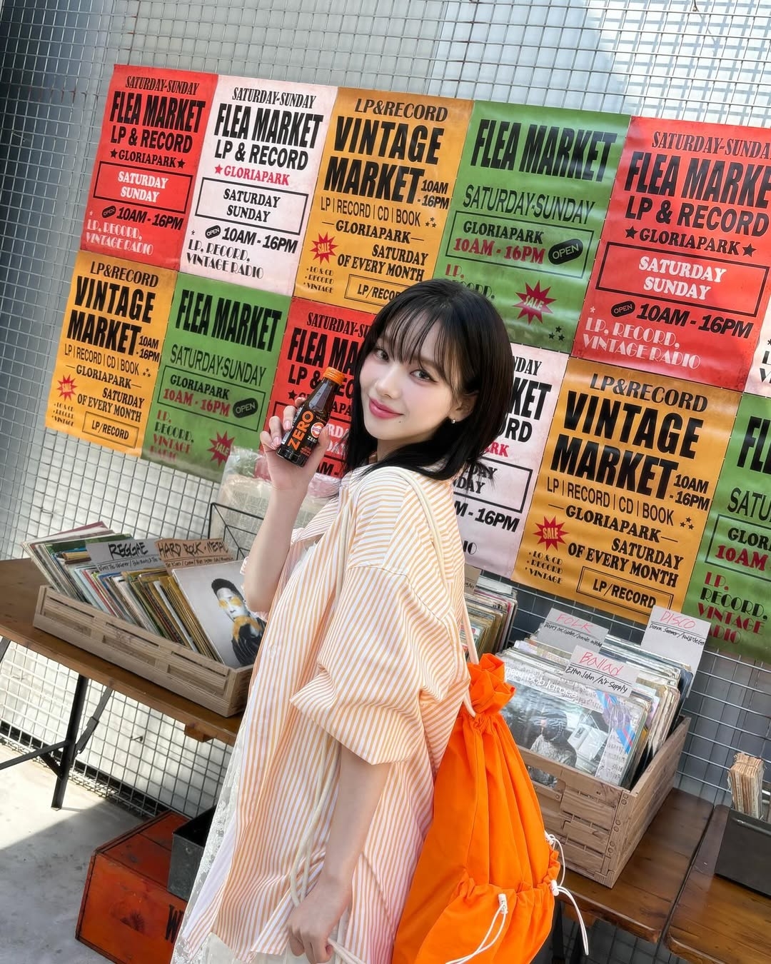 寬鬆廓形為恤衫帶來極佳的舒適度與流動感，這也是為什麼它總能穿出自在的關鍵。