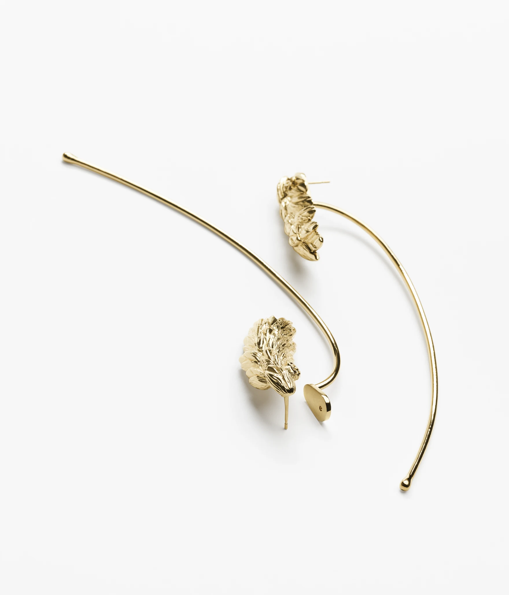 買 Chanel 耳環想更安心，通常以專櫃和官網最穩妥；若考慮代購或二手，則要更仔細留意店舖信譽、貨源說明、退換安排和鑑定服務。