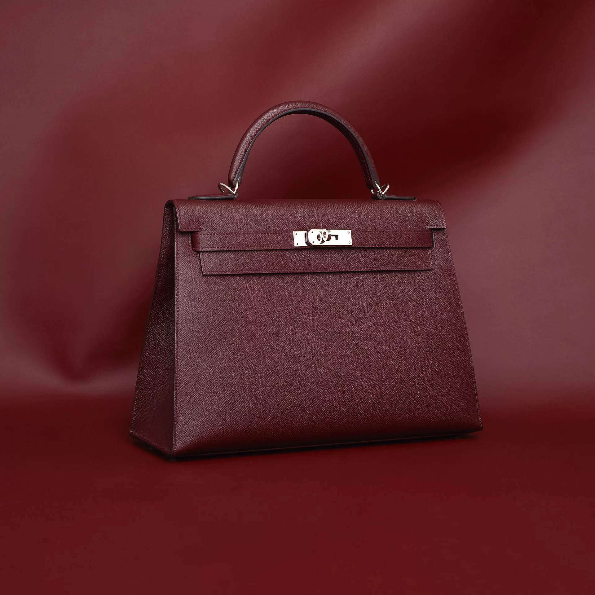 Hermès Birkin的外形較挺身俐落，整體感覺經典大方，偏正式和有氣場。