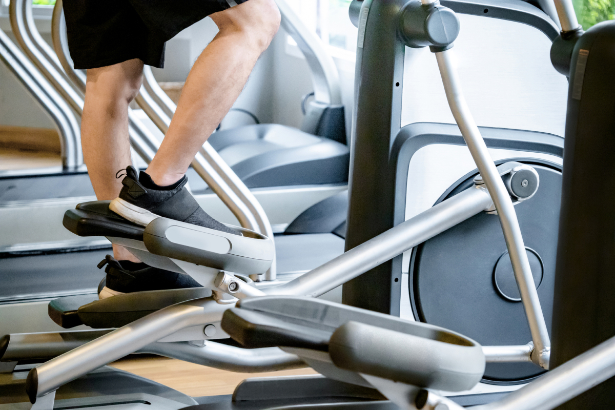 太空漫步機踩 30 分鐘一般約可消耗 250 至 350 卡，但實際熱量消耗仍會受體重、阻力、速度和運動強度影響。