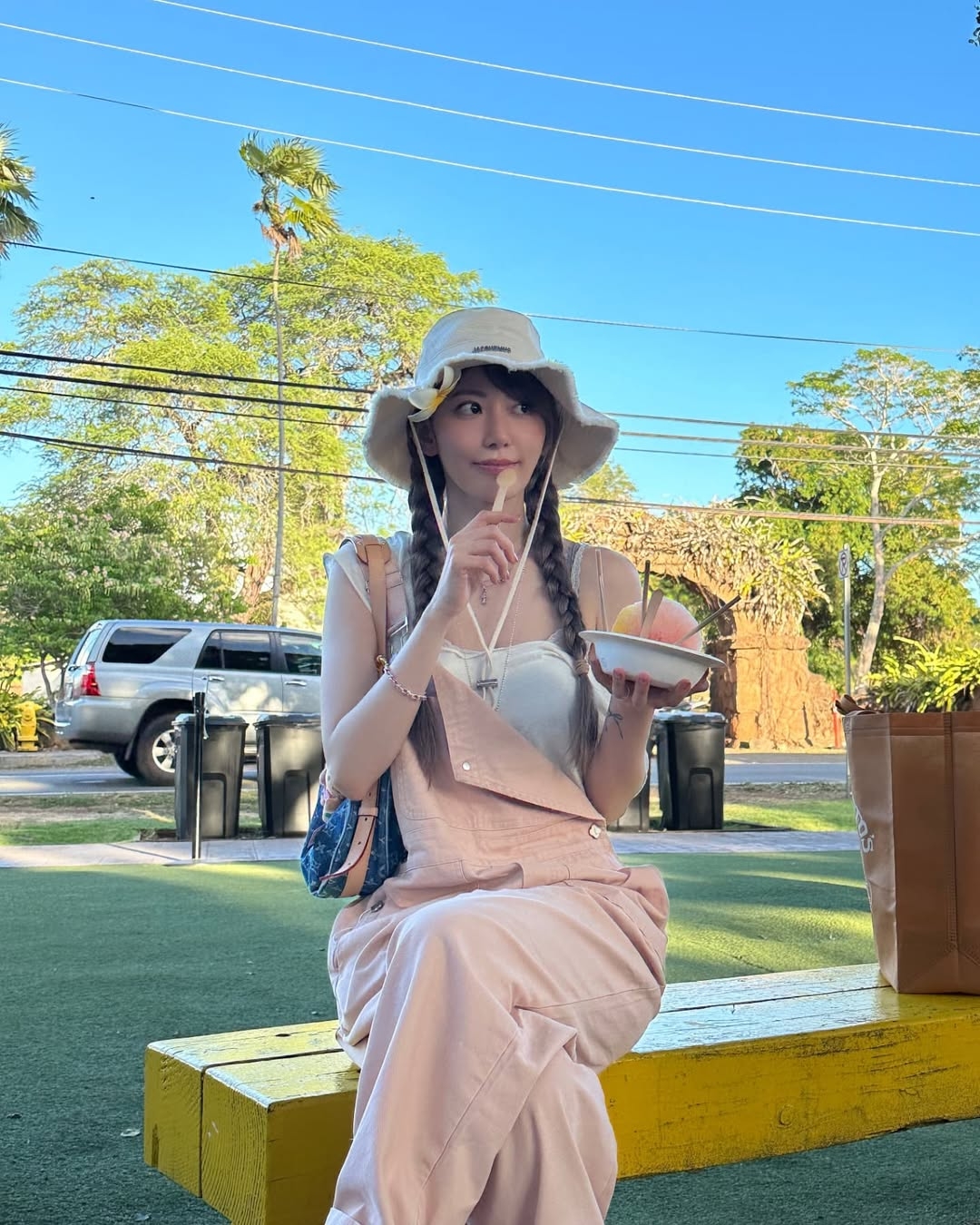 挑選漁夫帽材質時，季節感是關鍵，這能讓你的穿搭看起來更有準備。