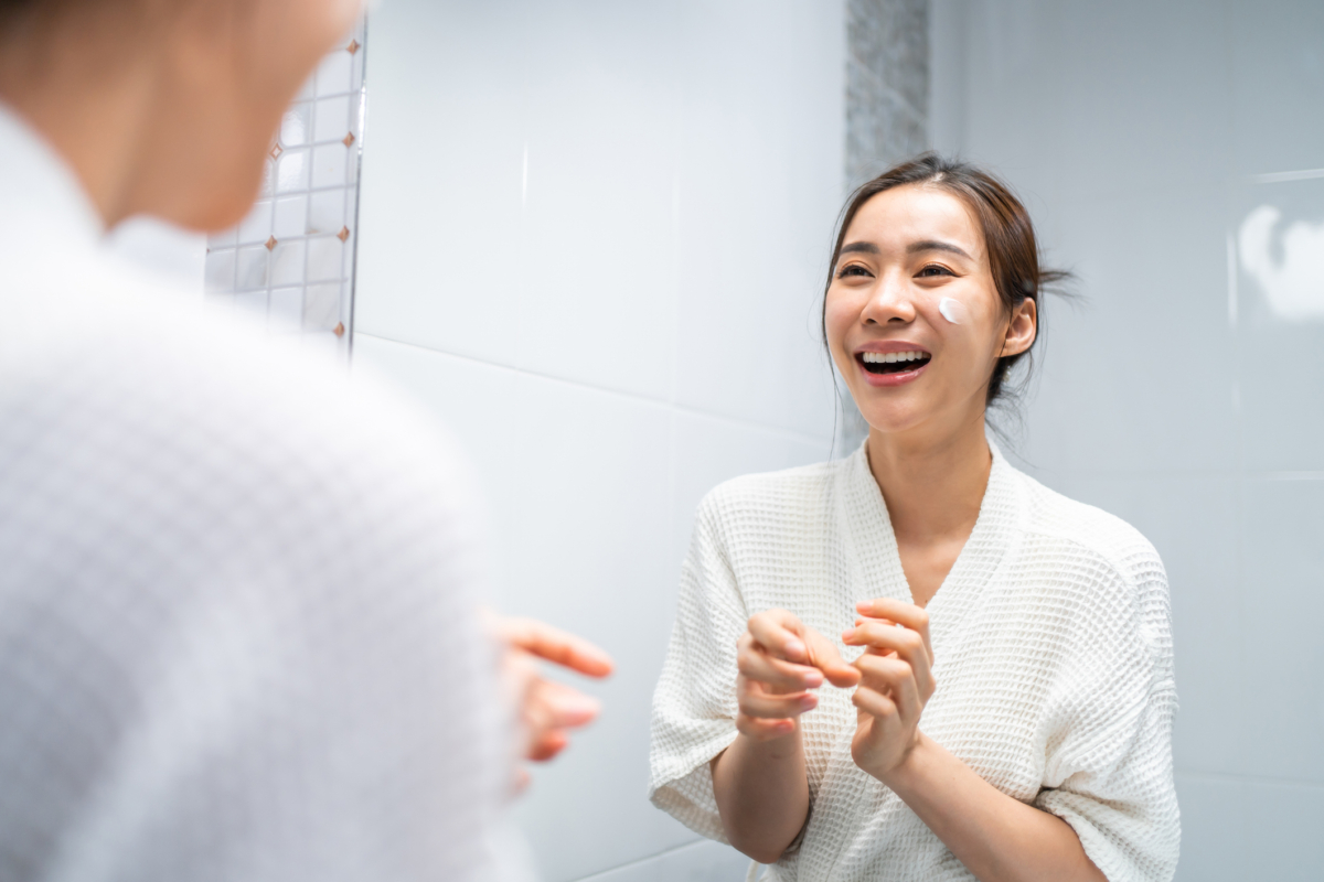 BB霜就算有 SPF，也不一定能完全取代防曬；如果會長時間在戶外，還是建議先擦專用防曬再上 BB霜。