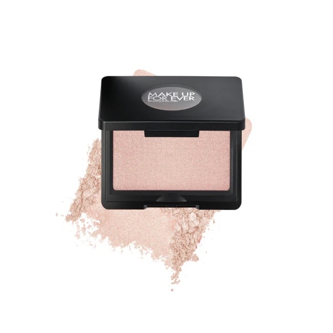 這款光影粉質地輕盈不顯粉感，且極易推開、好上手，即使是彩妝新手也能輕鬆駕馭，全天候綻放精緻且具立體感的無瑕光采。